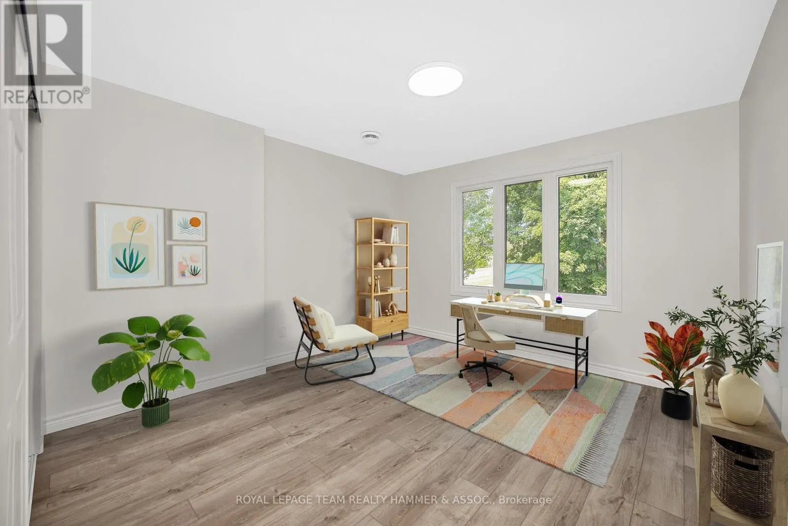 8 CHISHOLM COURT
