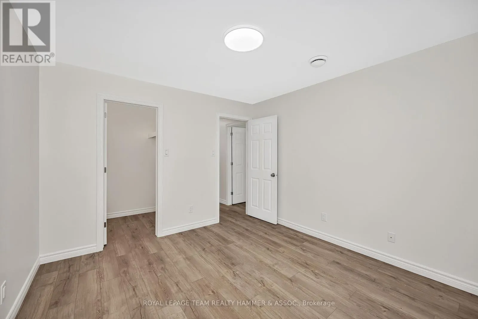 8 CHISHOLM COURT