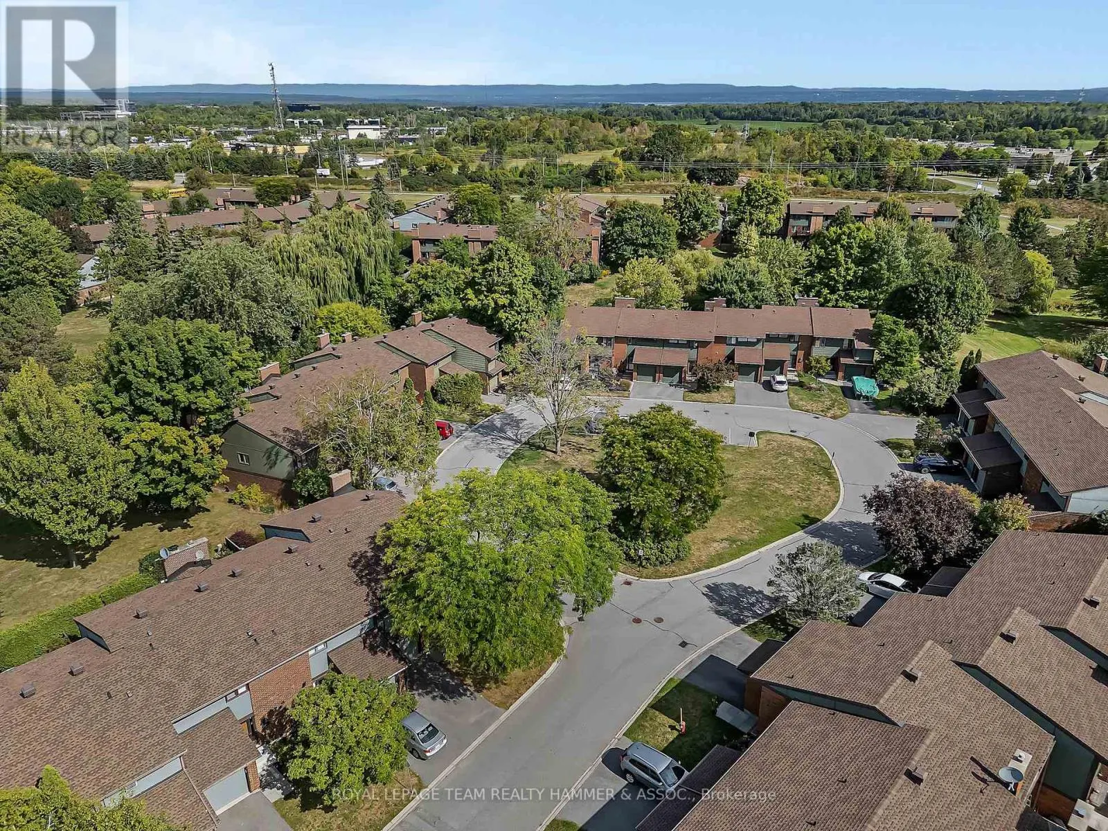 8 CHISHOLM COURT