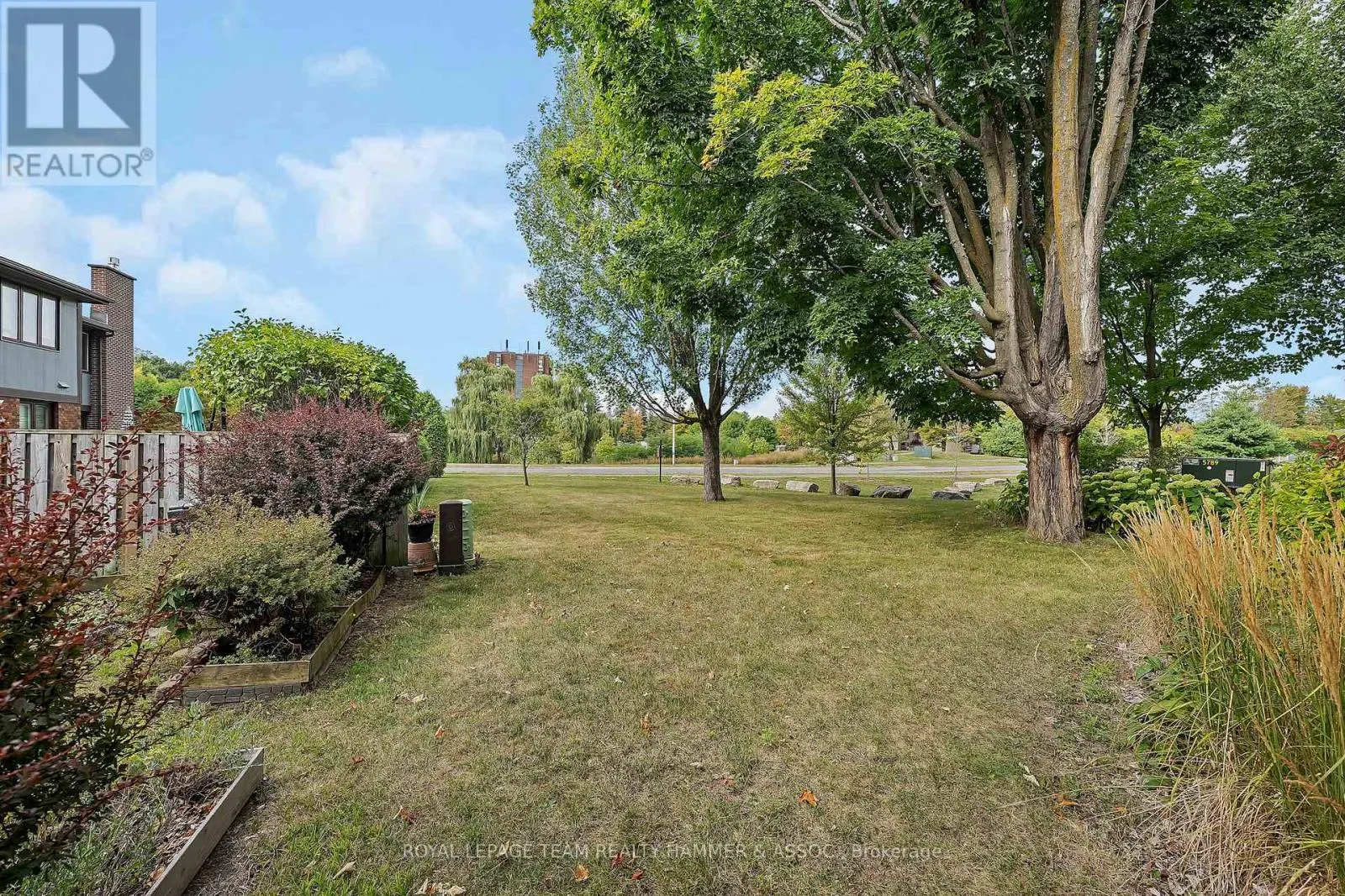 8 CHISHOLM COURT