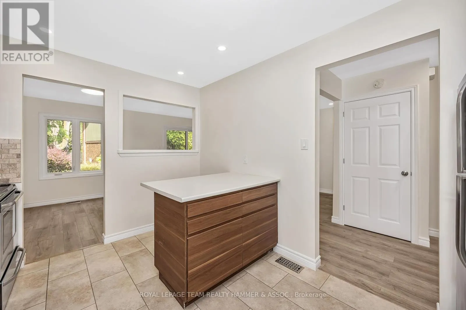 8 CHISHOLM COURT