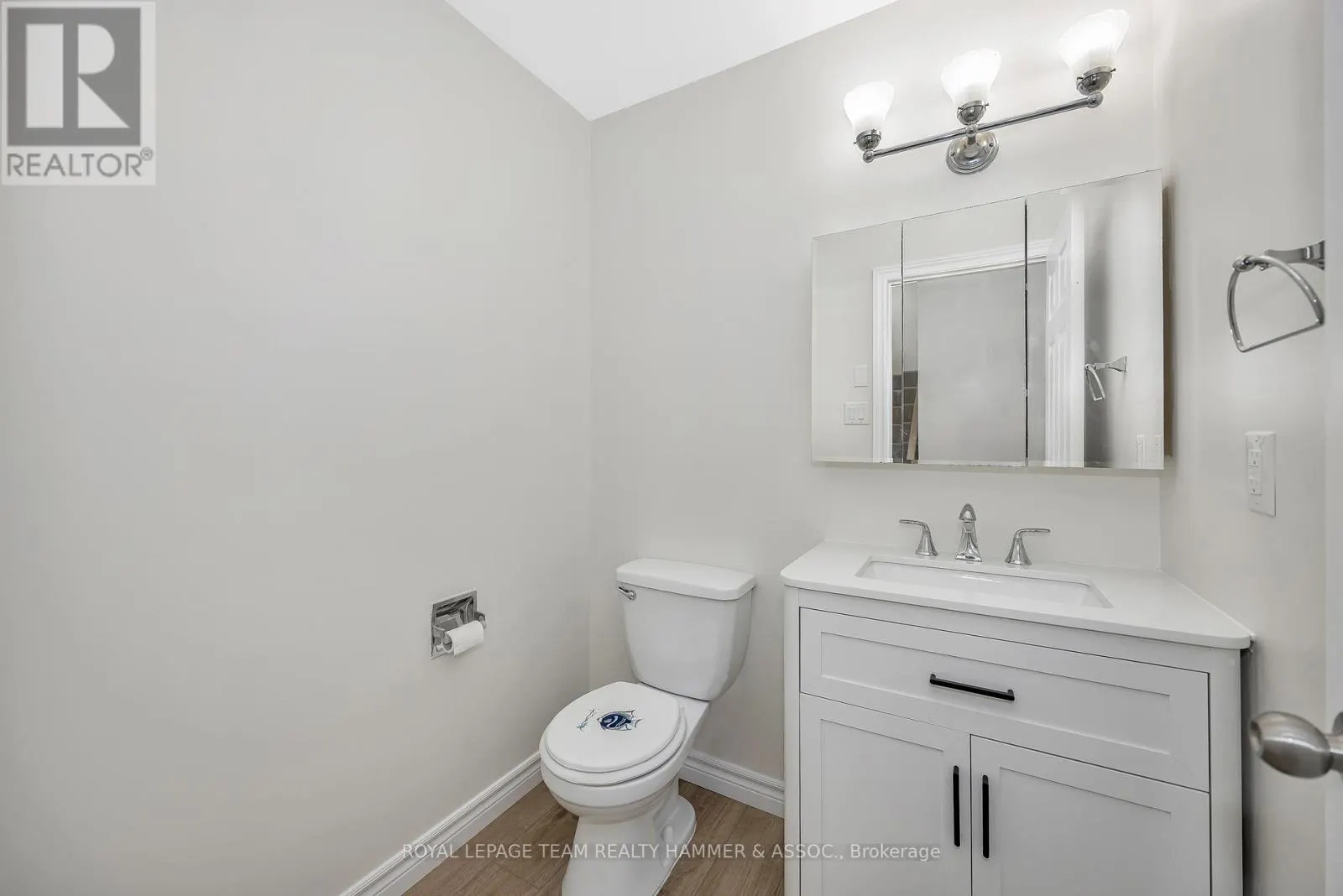 8 CHISHOLM COURT