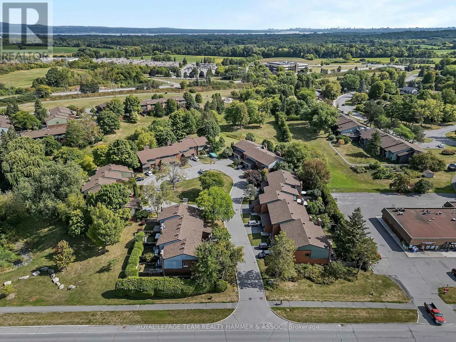 8 CHISHOLM COURT