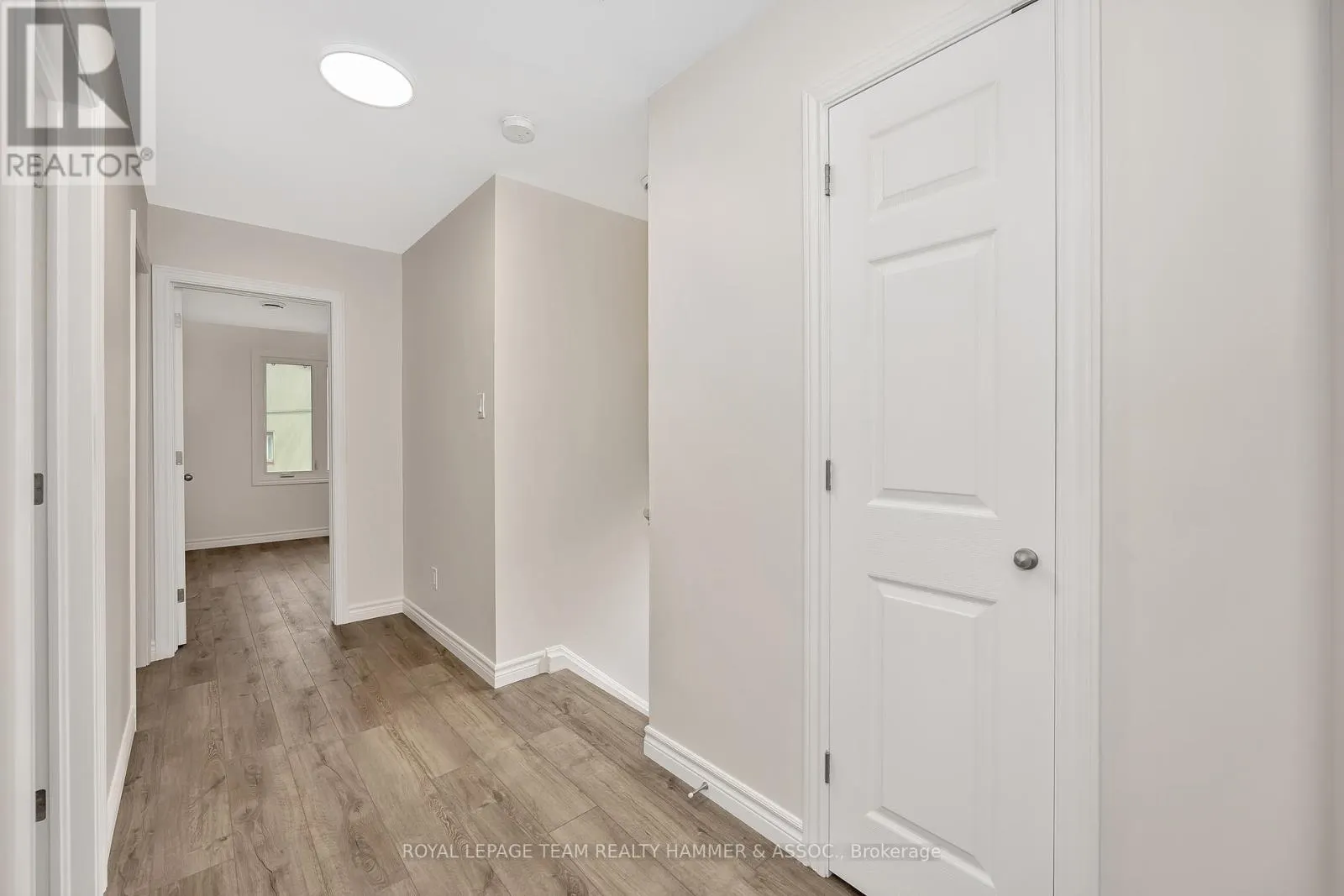8 CHISHOLM COURT
