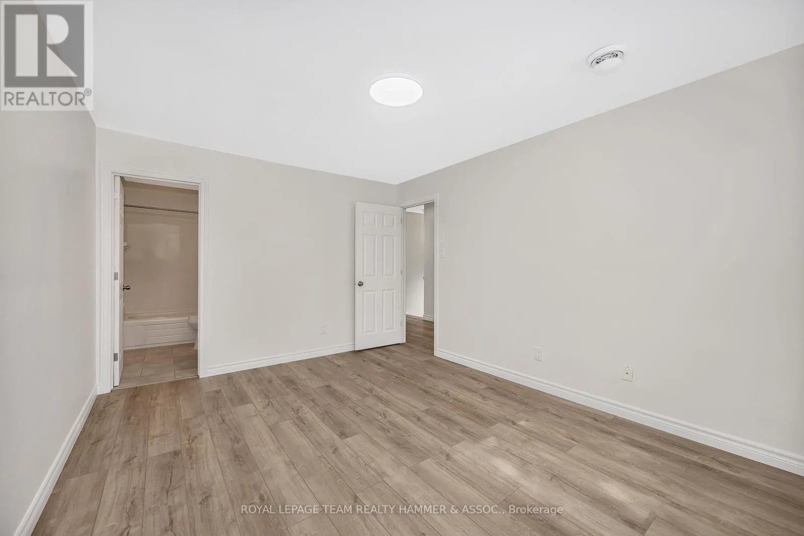 8 CHISHOLM COURT
