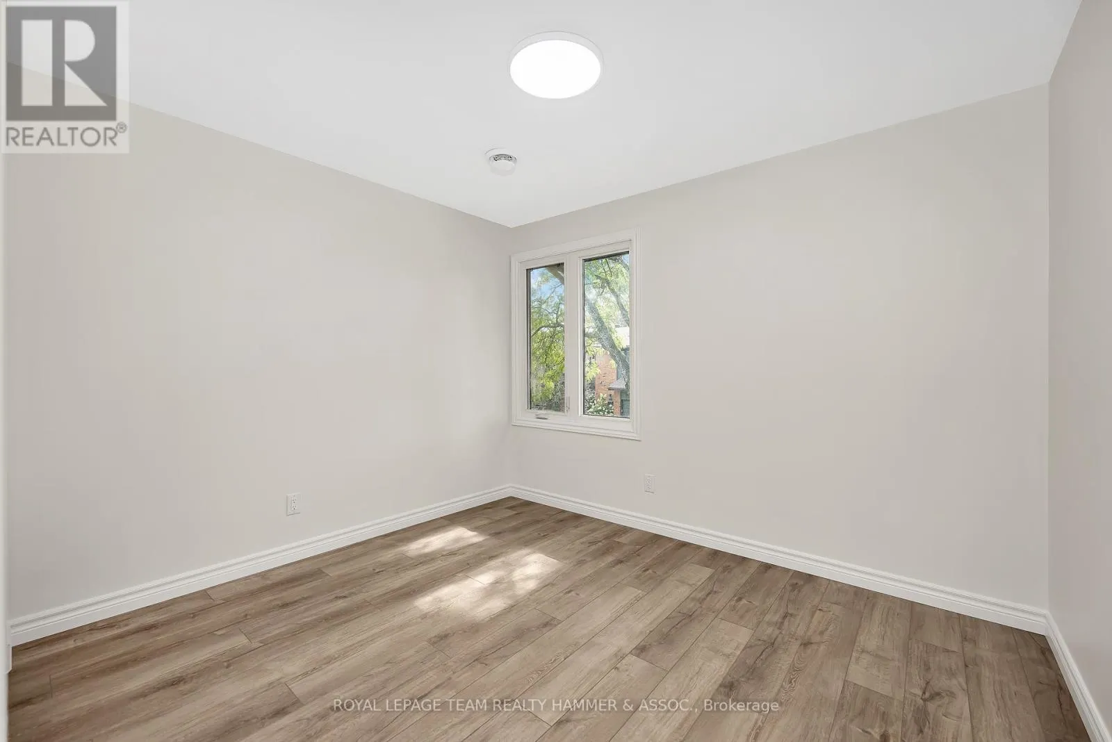 8 CHISHOLM COURT