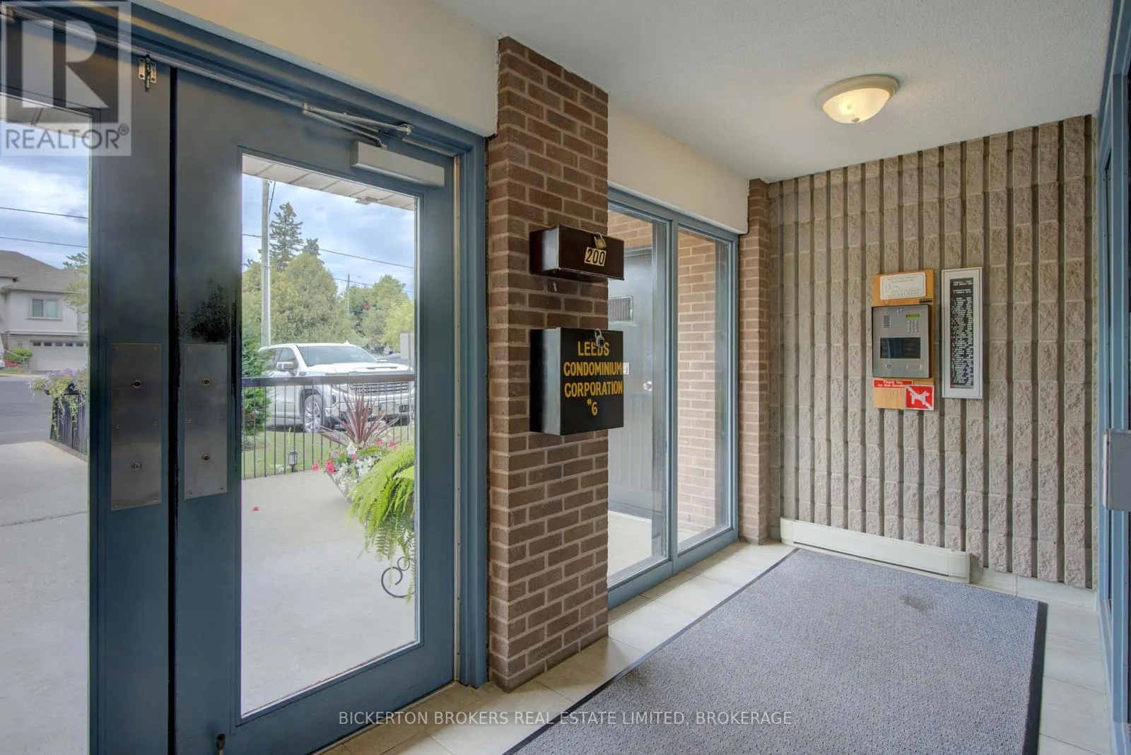301 - 610 WILLIAM STREET S, #301