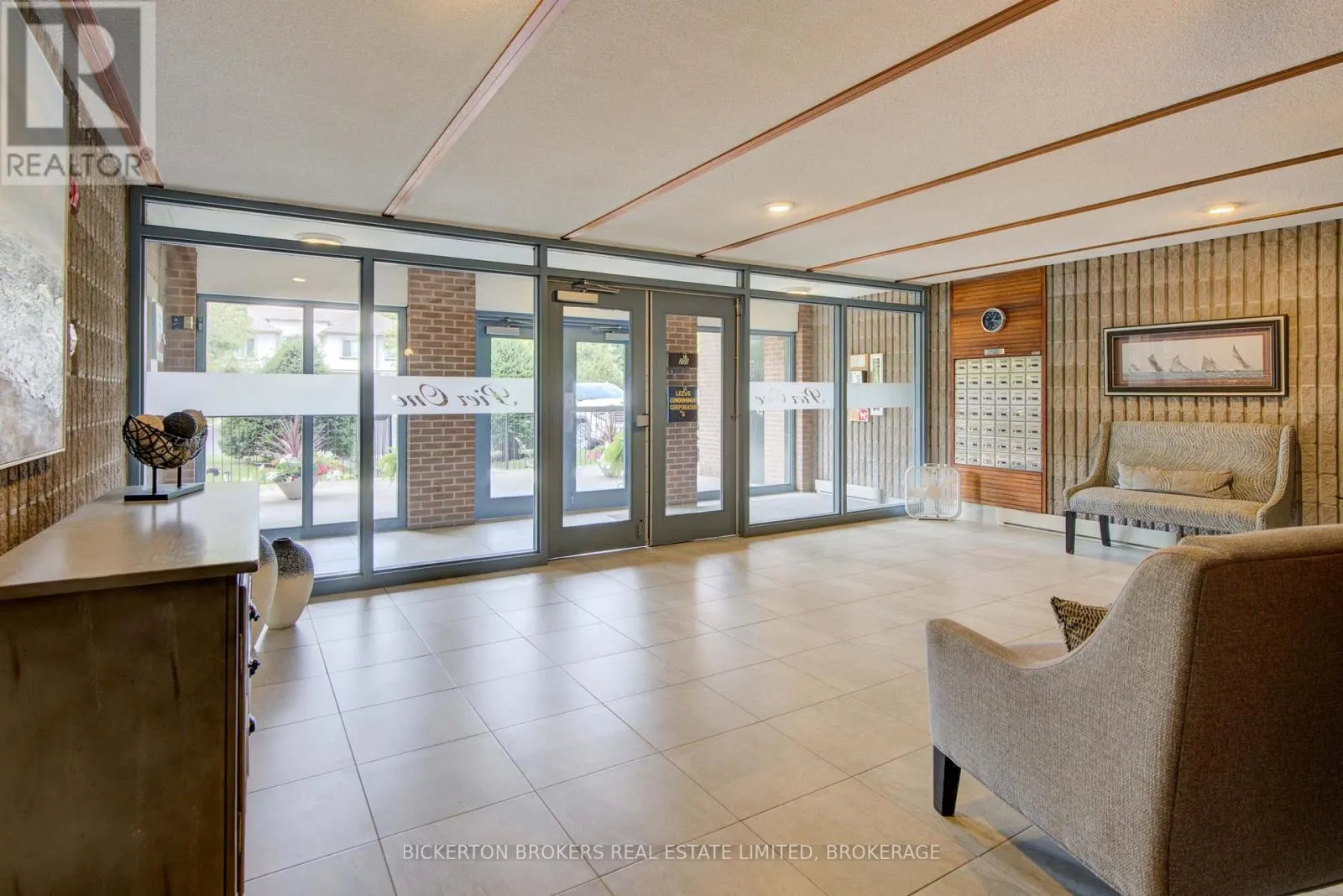 301 - 610 WILLIAM STREET S, #301