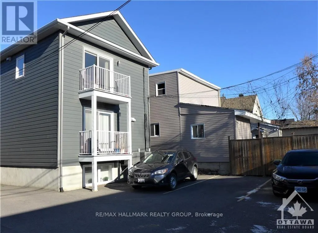 2 - 216 CARILLON STREET
