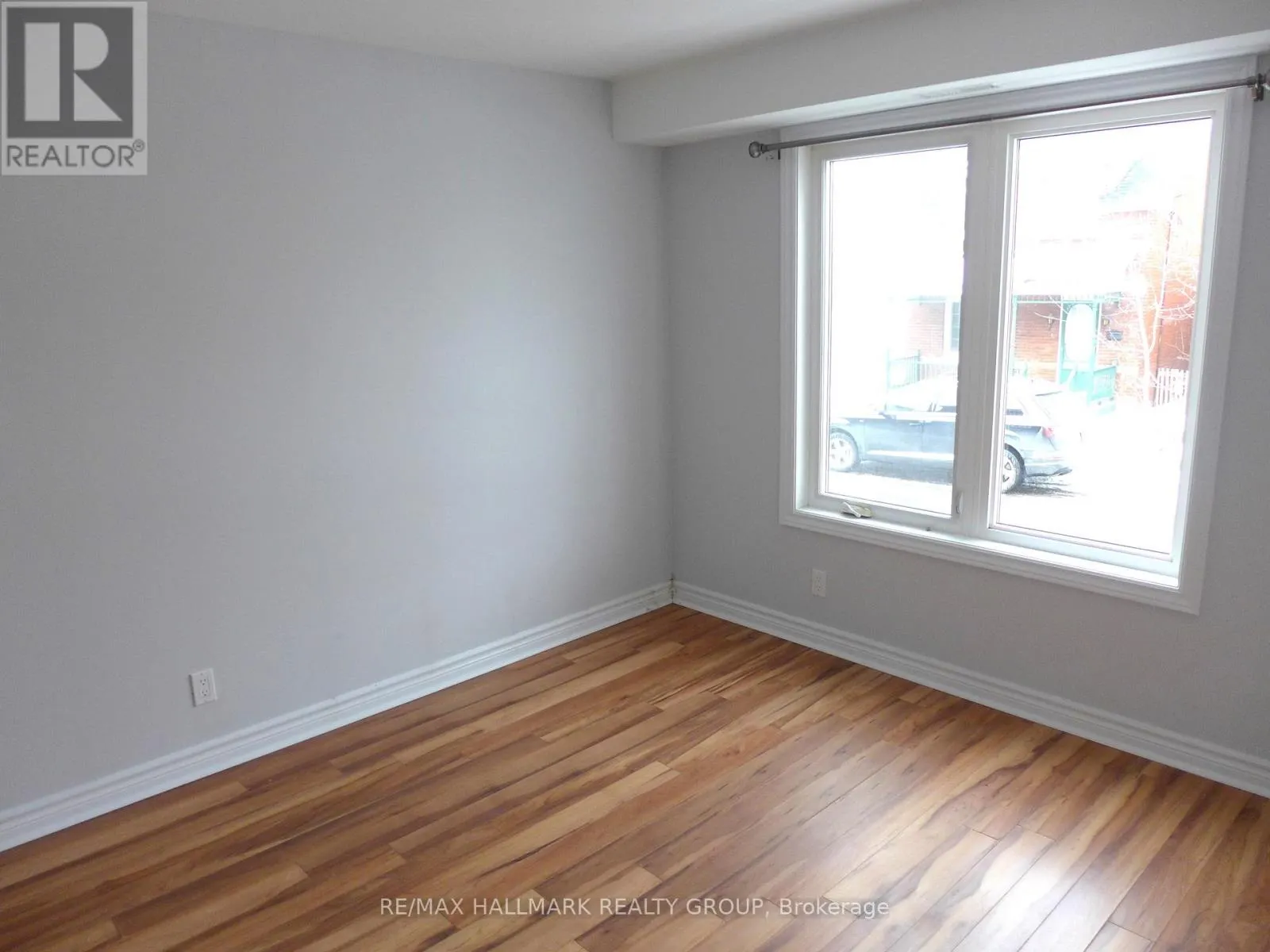 2 - 216 CARILLON STREET
