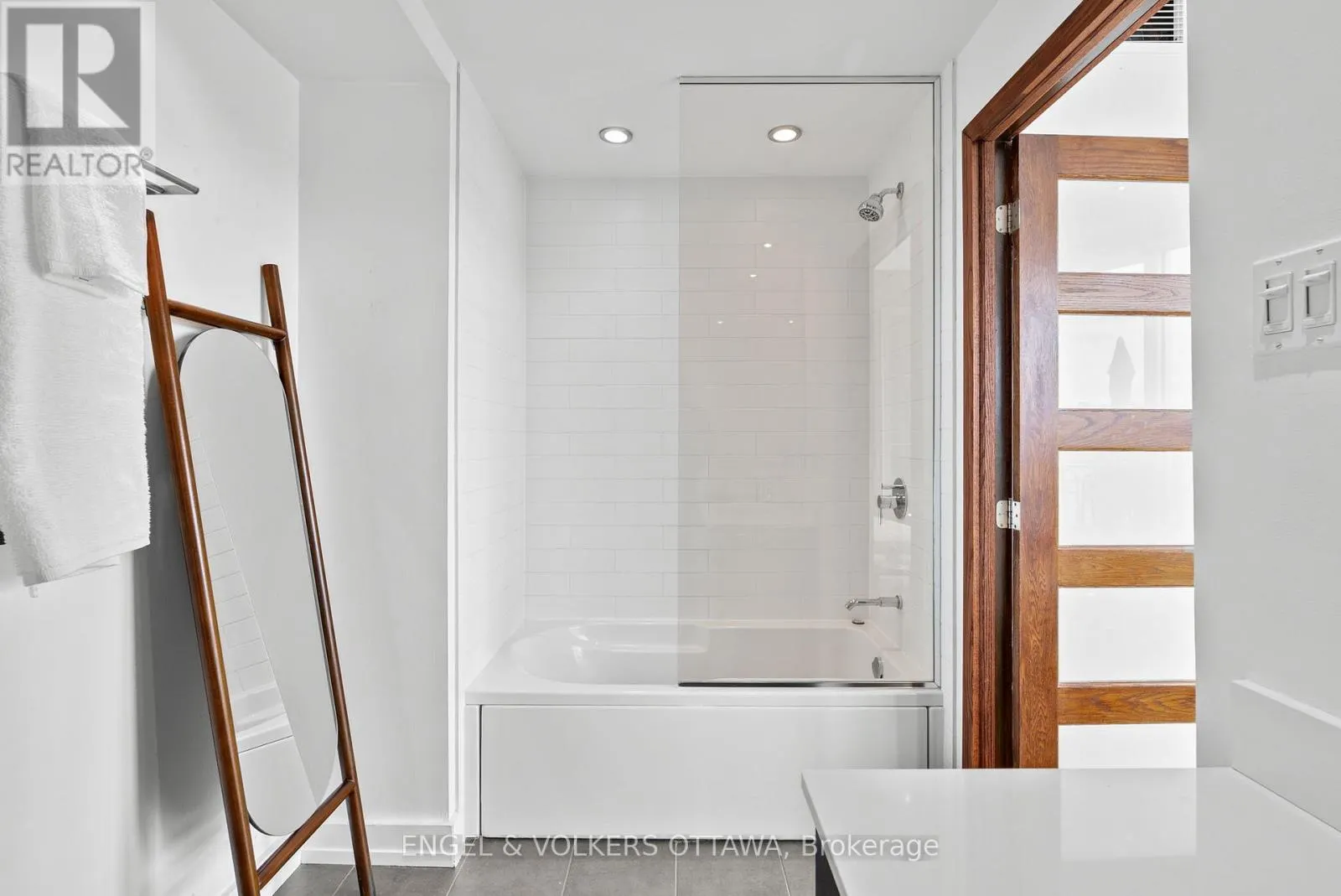 823 - 349 MCLEOD STREET