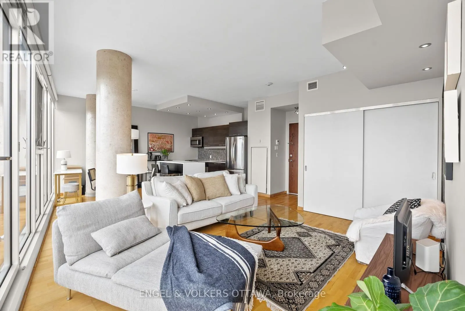 823 - 349 MCLEOD STREET
