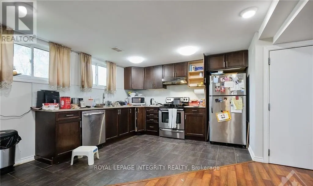 2142 MONSON CRESCENT