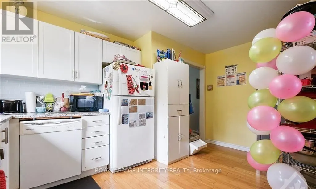 2142 MONSON CRESCENT