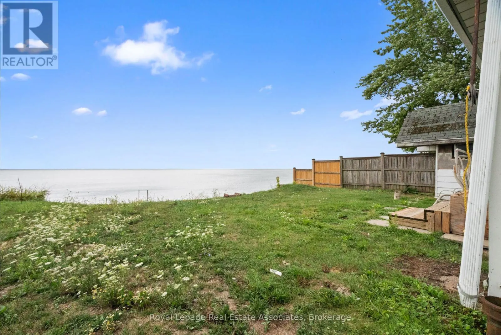 2580 LAKESHORE ROAD