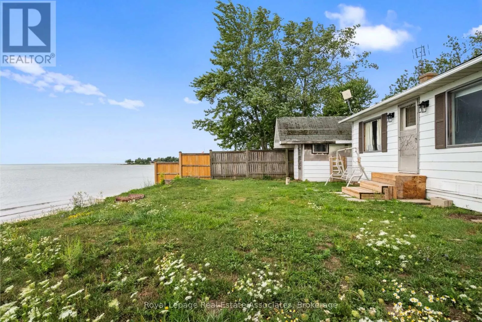 2580 LAKESHORE ROAD
