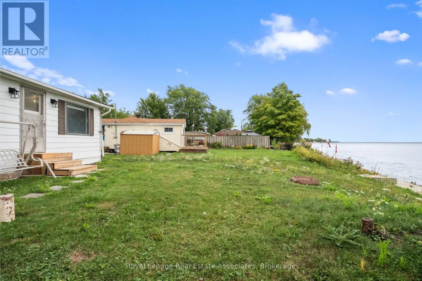 2580 LAKESHORE ROAD