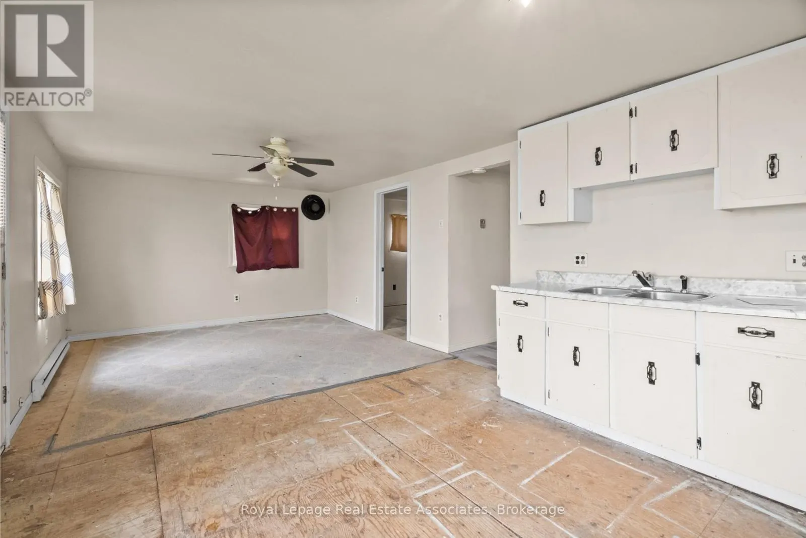 2580 LAKESHORE ROAD