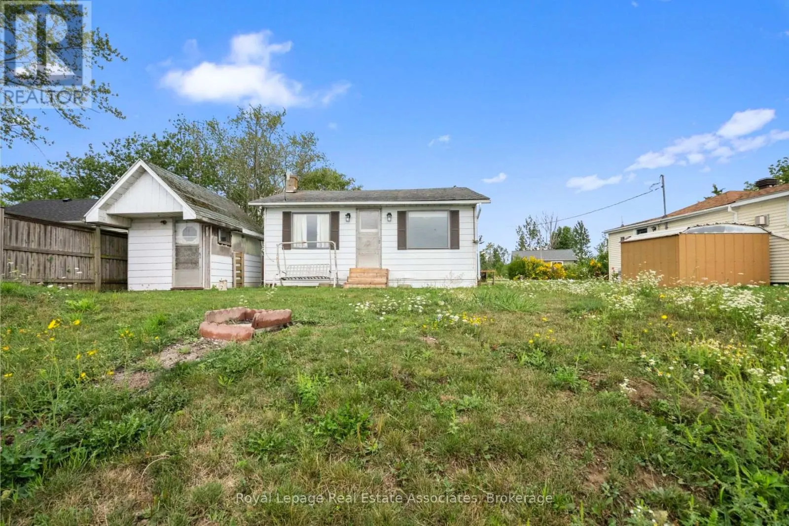 2580 LAKESHORE ROAD