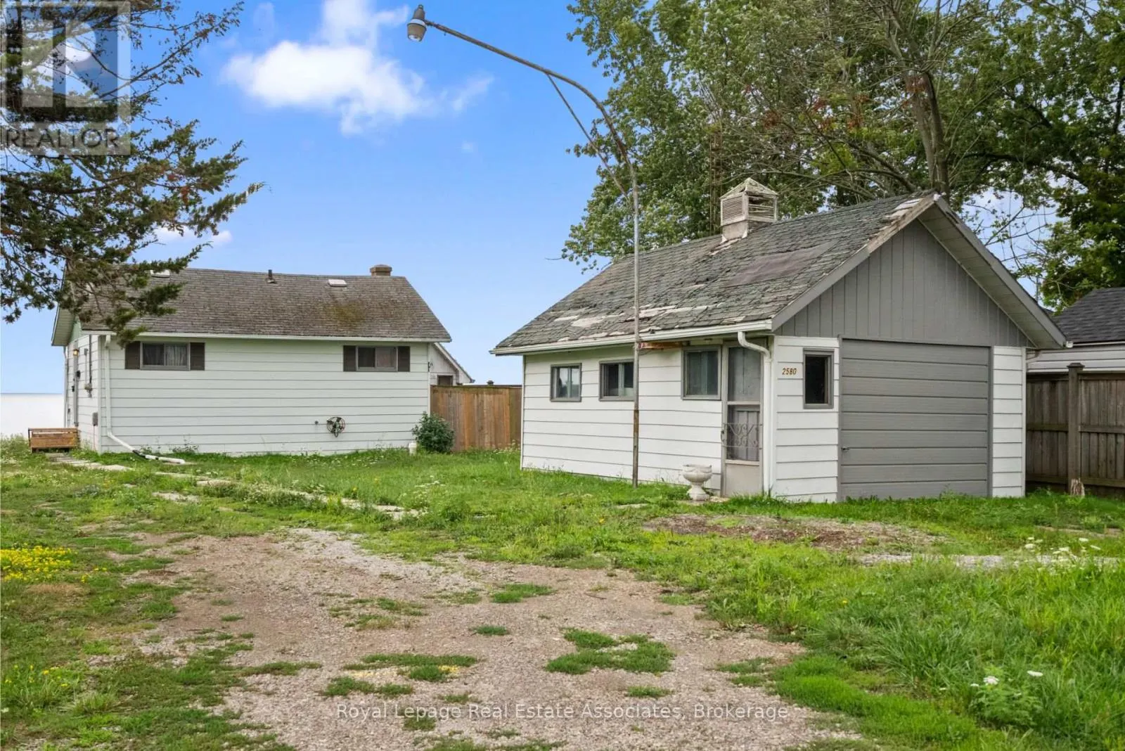 2580 LAKESHORE ROAD