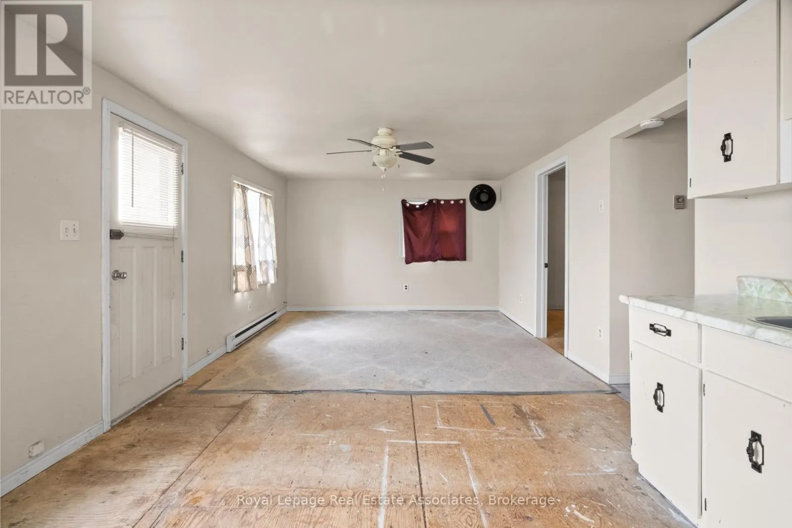 2580 LAKESHORE ROAD
