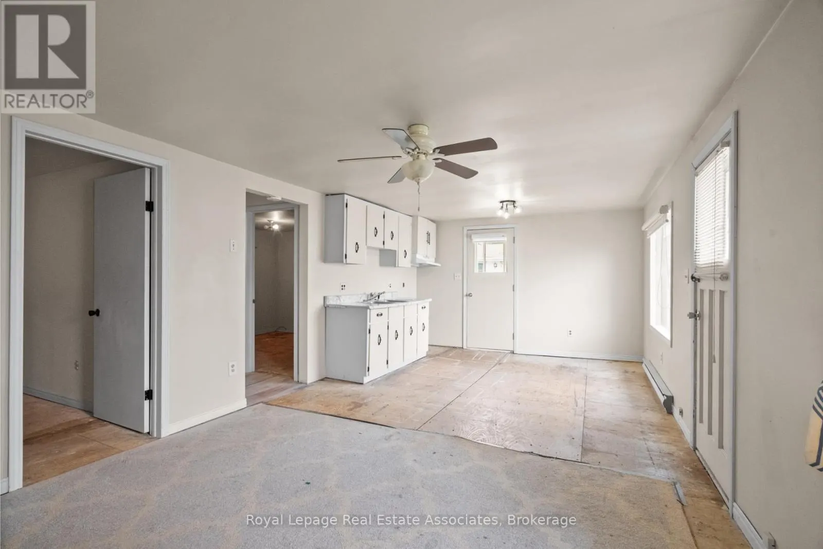 2580 LAKESHORE ROAD