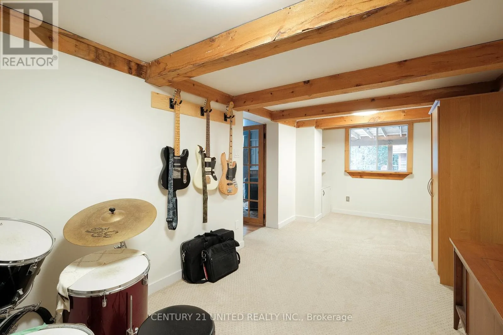 1600 REDWOOD DRIVE