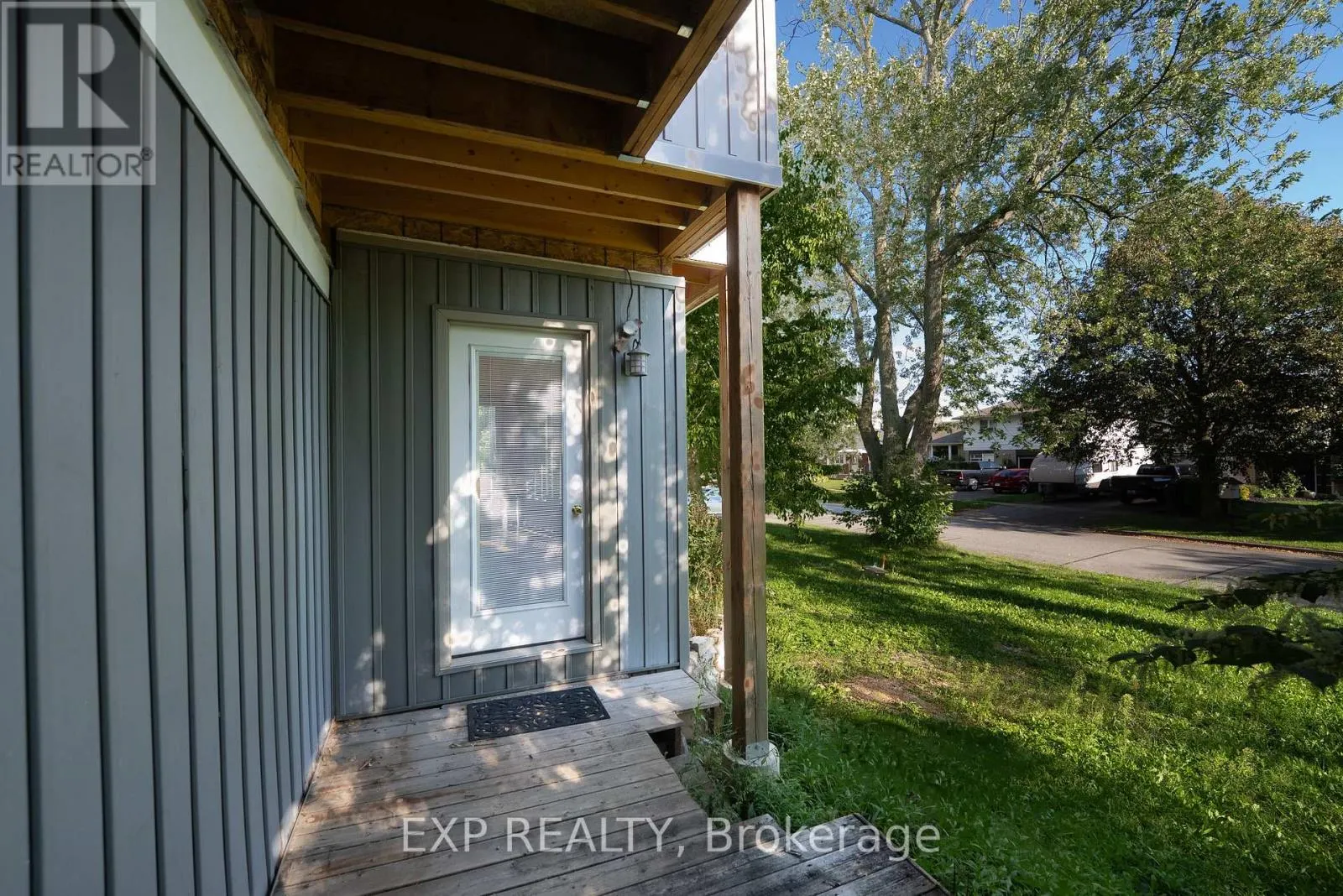 6 ROSEMOUNT DRIVE
