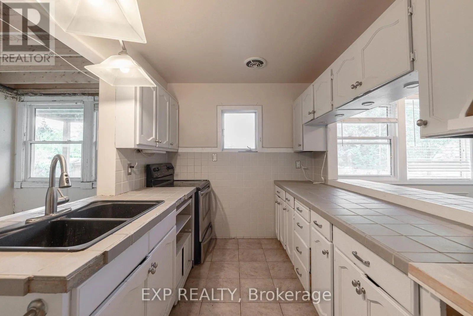 6 ROSEMOUNT DRIVE