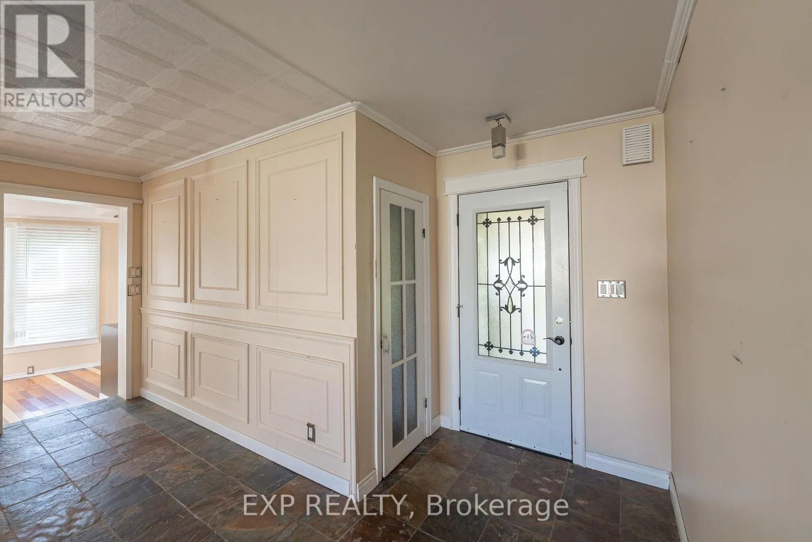6 ROSEMOUNT DRIVE
