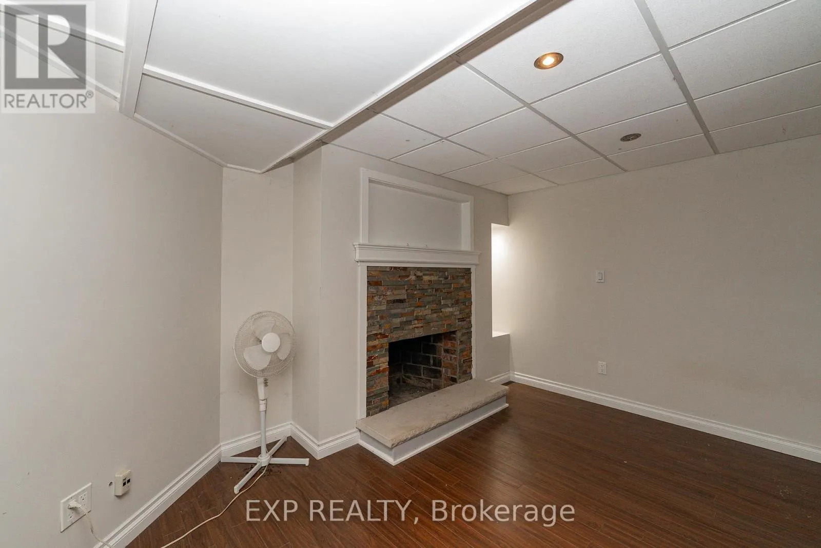 6 ROSEMOUNT DRIVE