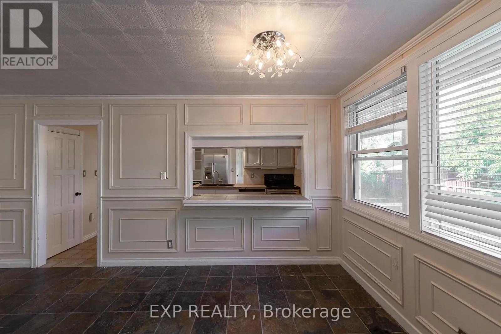 6 ROSEMOUNT DRIVE