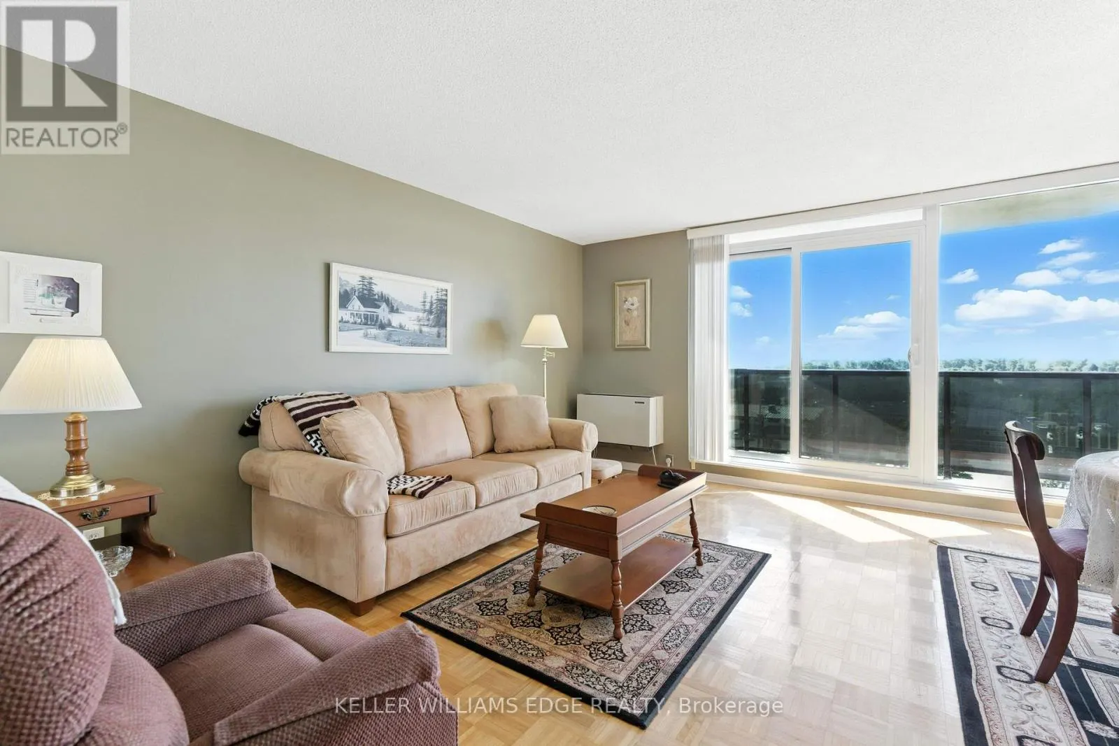 807 - 9 BONHEUR COURT