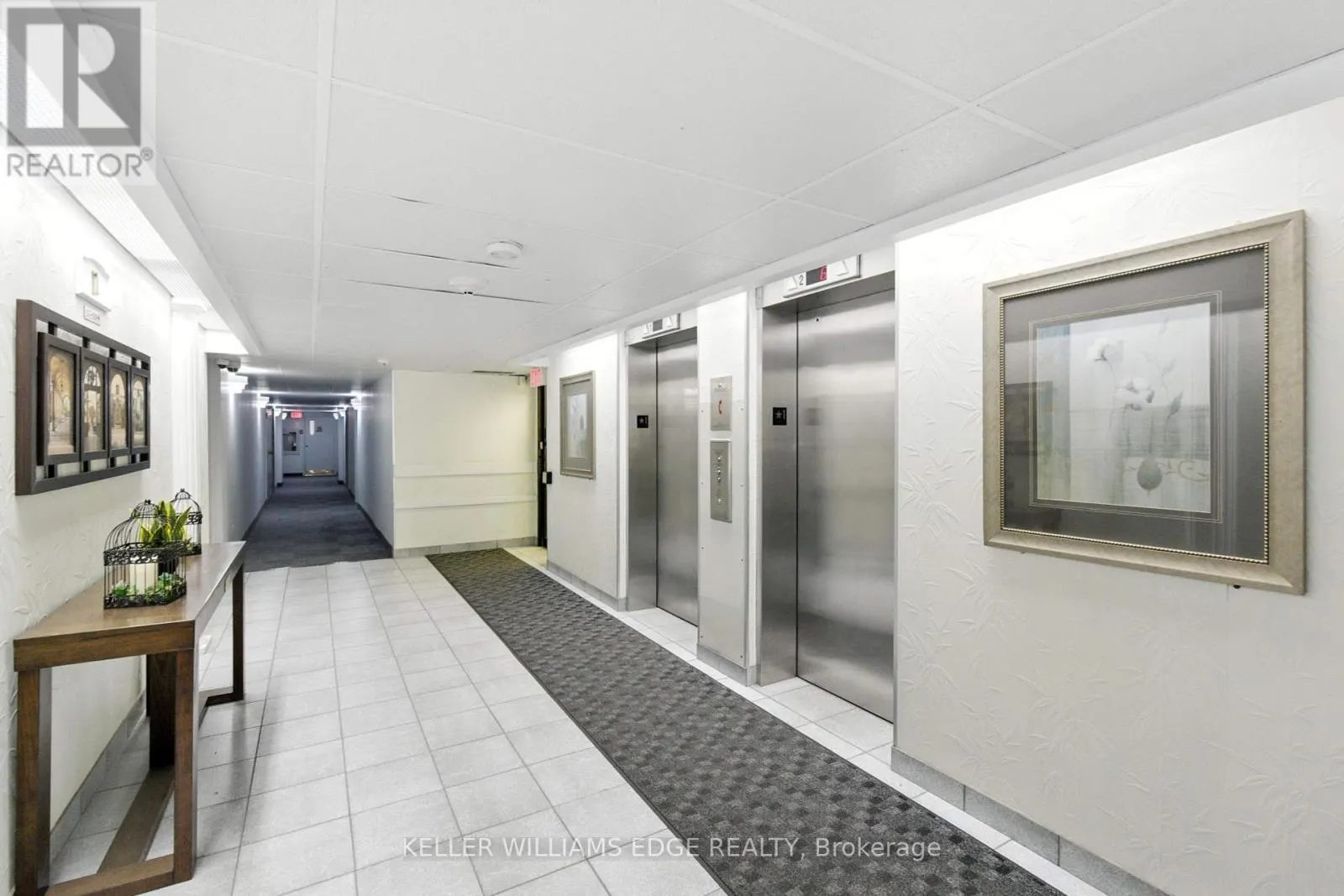 807 - 9 BONHEUR COURT