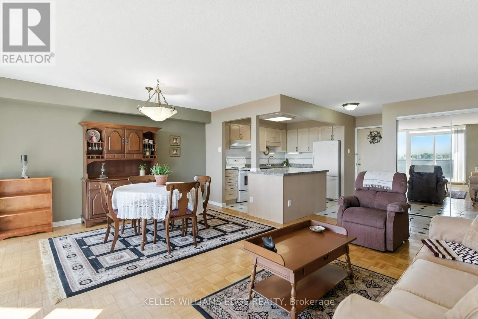 807 - 9 BONHEUR COURT