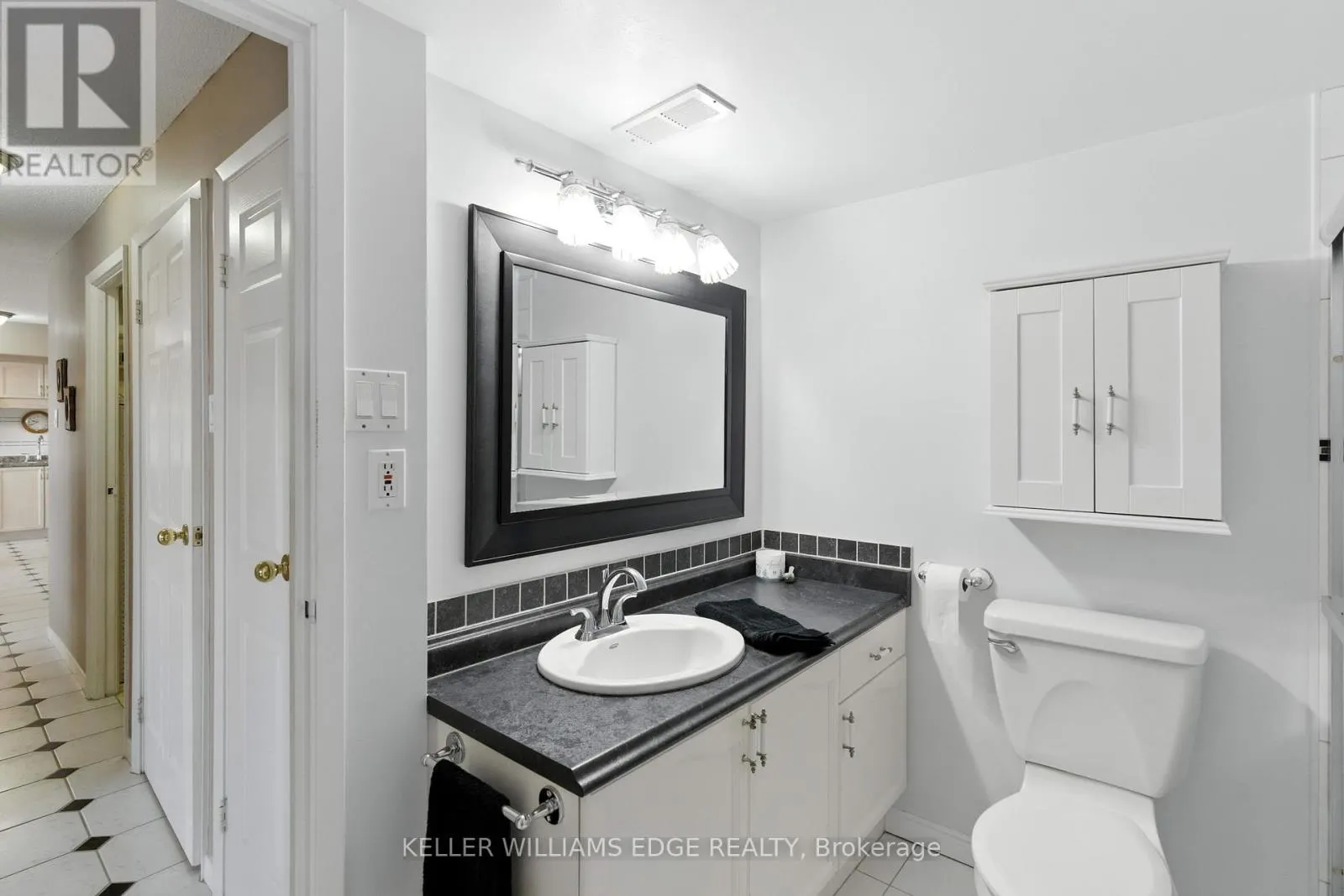 807 - 9 BONHEUR COURT