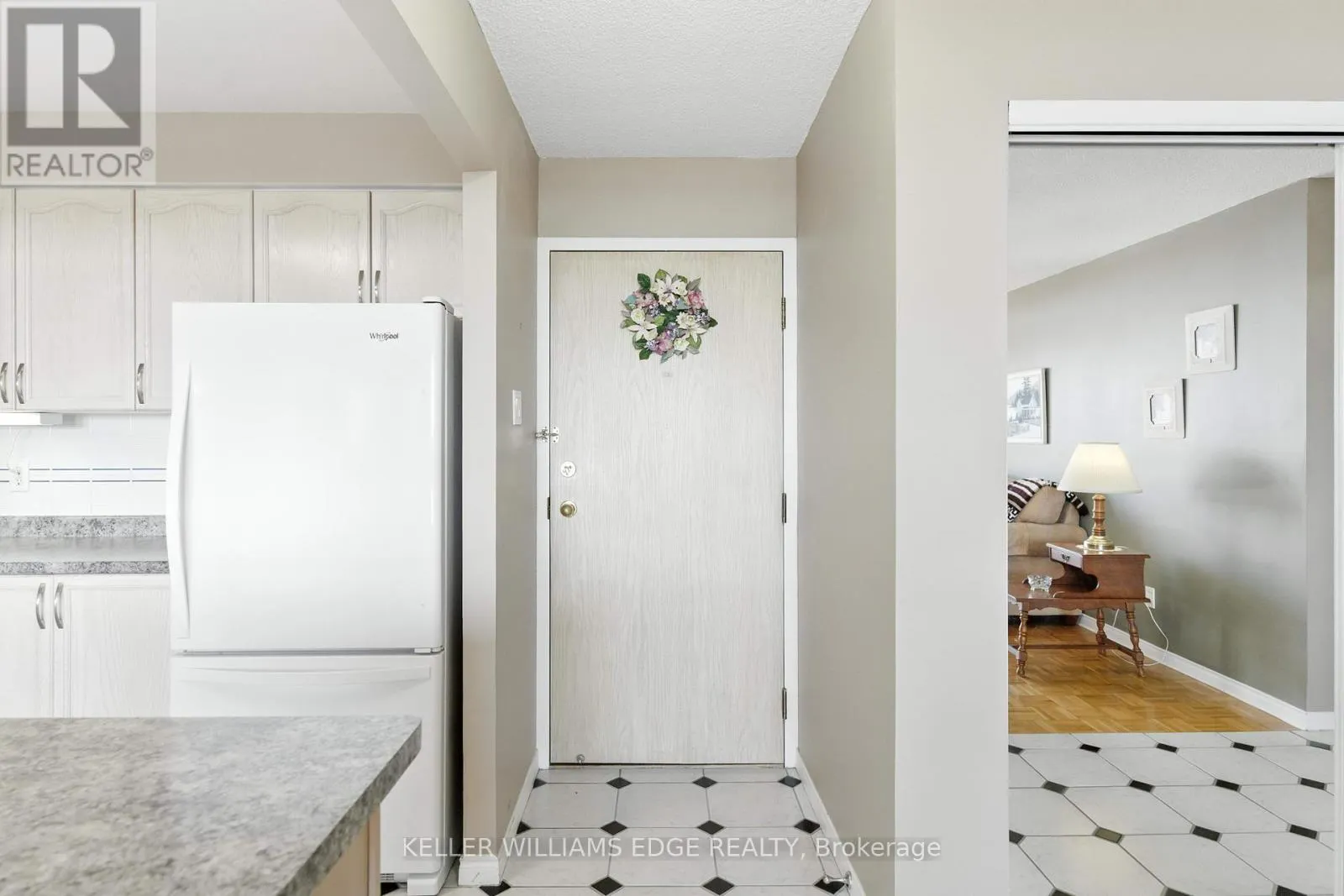 807 - 9 BONHEUR COURT