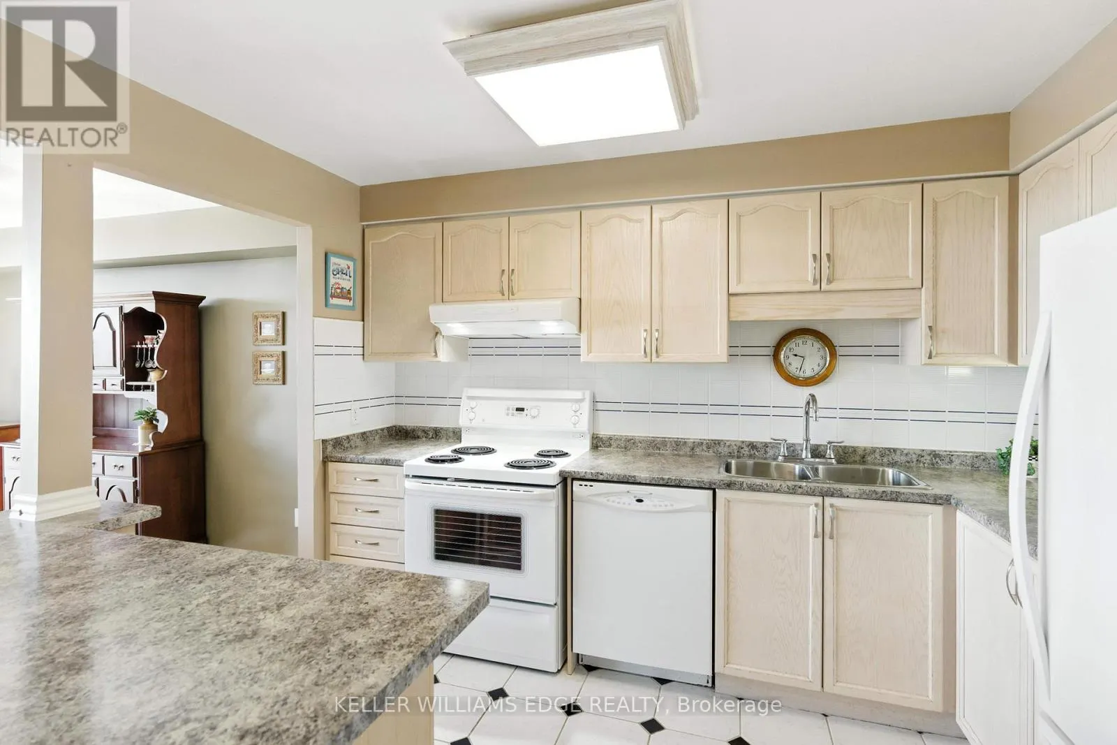 807 - 9 BONHEUR COURT