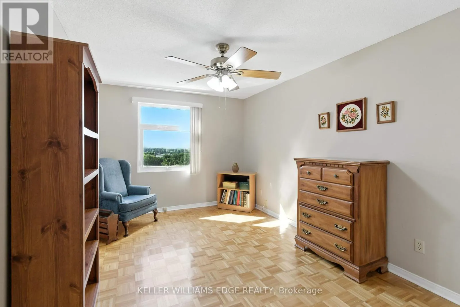 807 - 9 BONHEUR COURT
