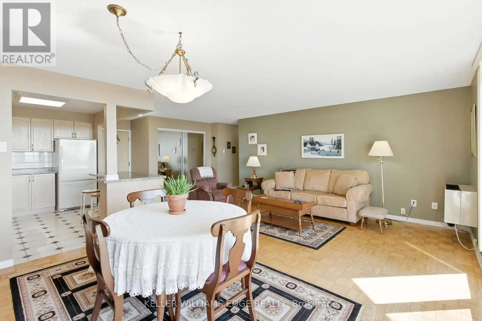807 - 9 BONHEUR COURT