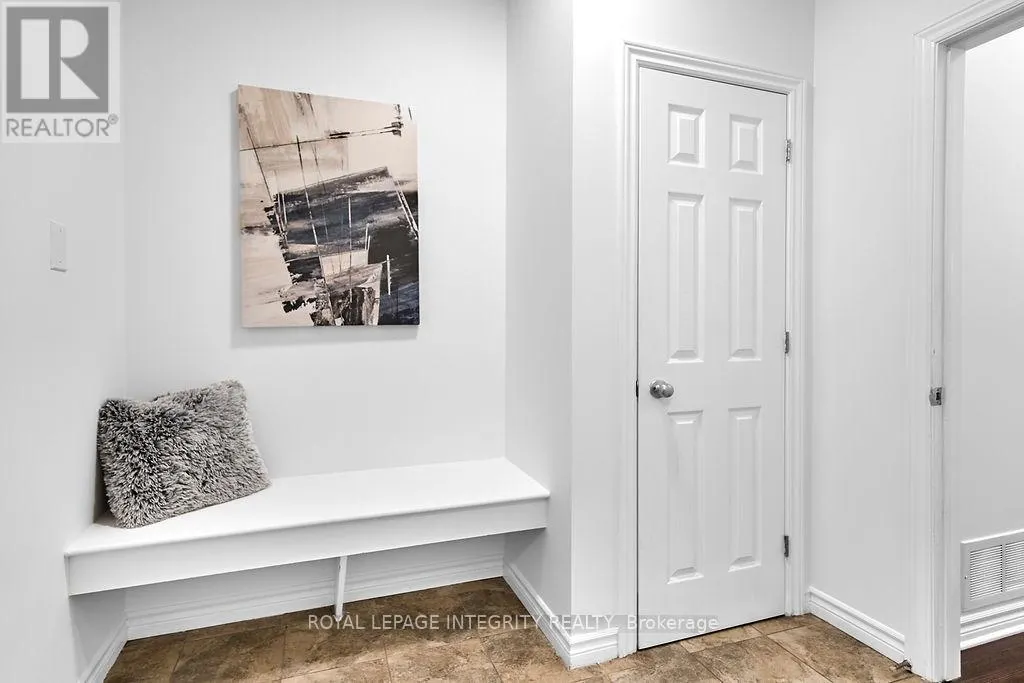 904 NETTLESHIP COURT