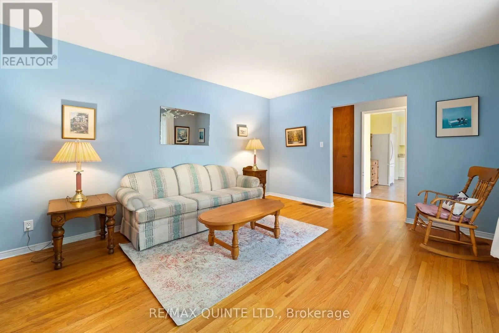 263 COLLEGE STREET W