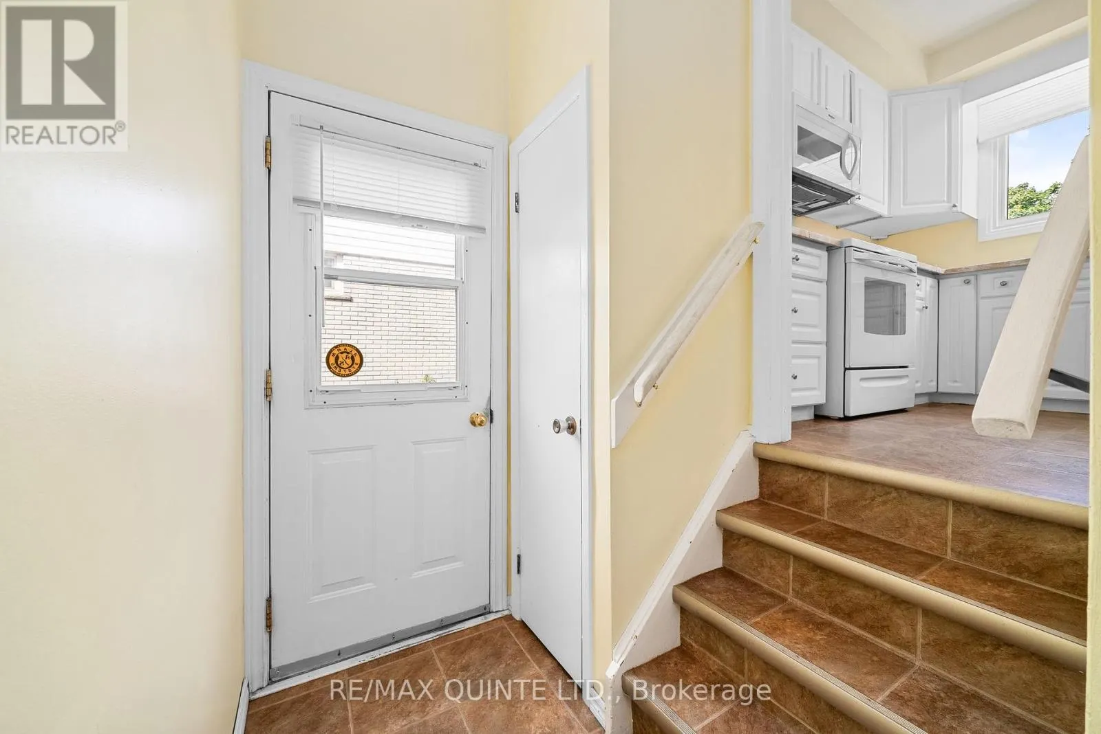 263 COLLEGE STREET W