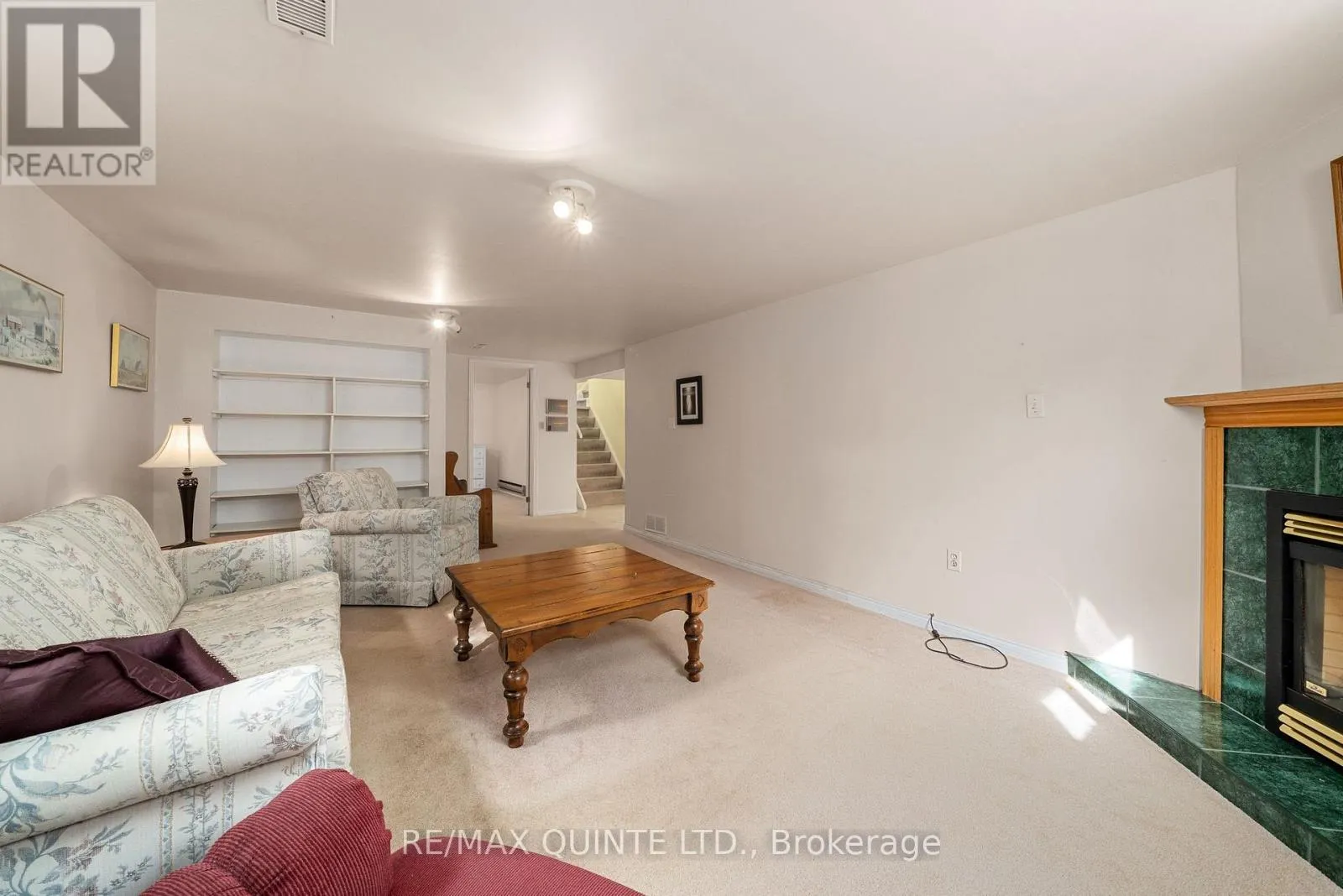 263 COLLEGE STREET W
