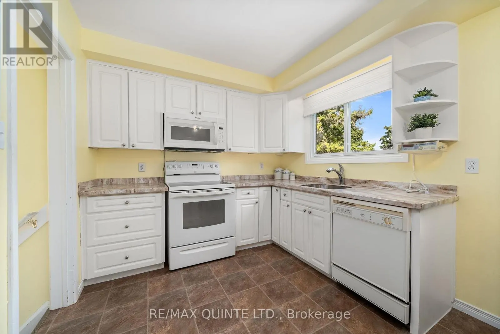 263 COLLEGE STREET W