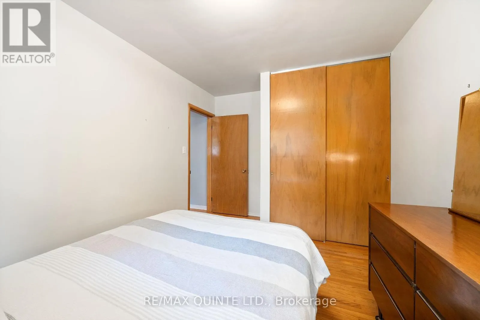 263 COLLEGE STREET W