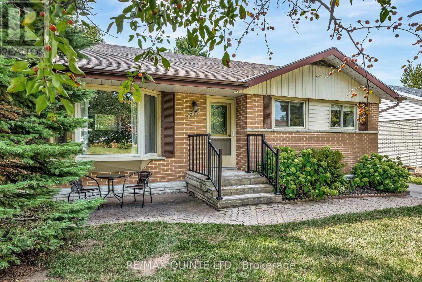 263 COLLEGE STREET W