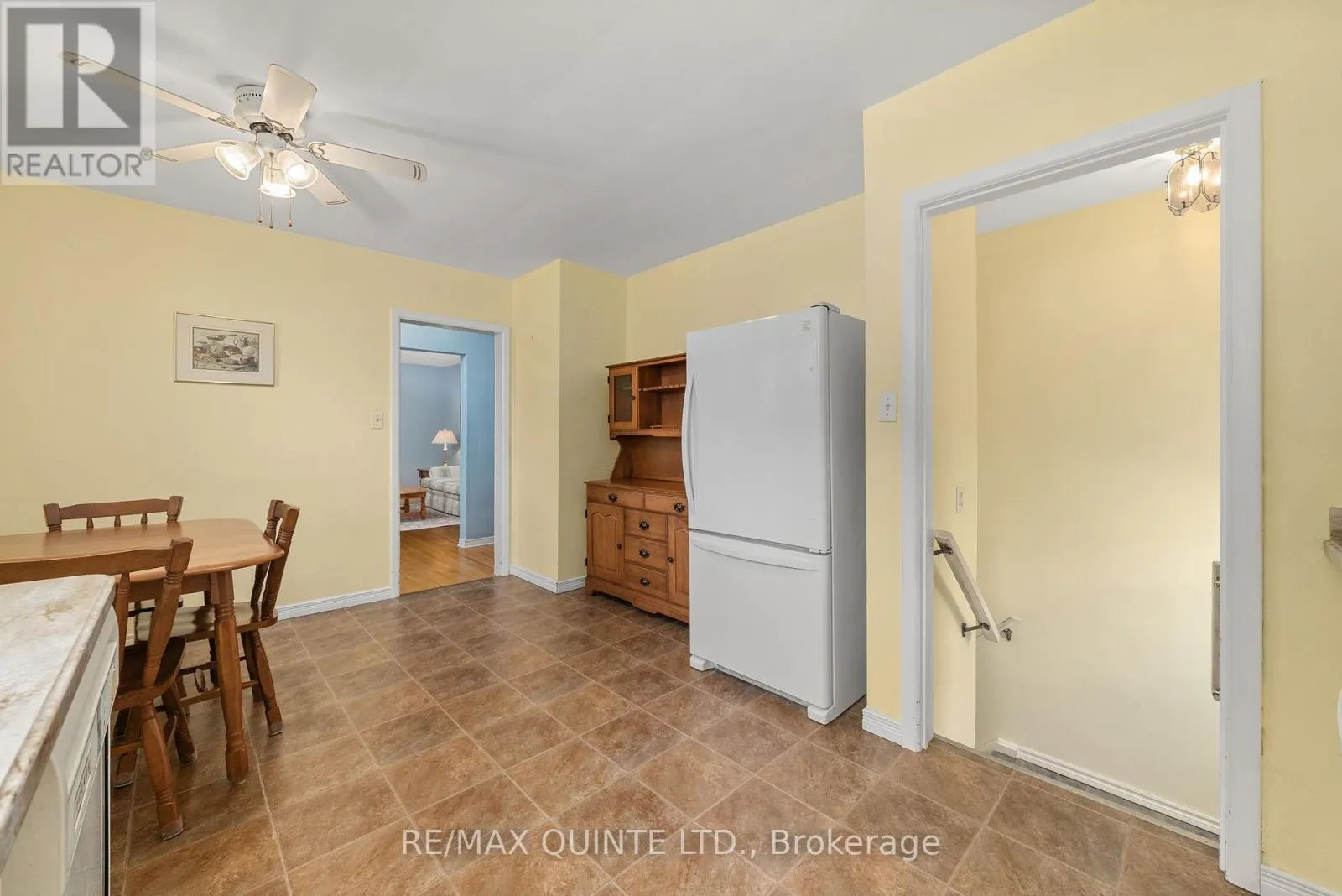 263 COLLEGE STREET W