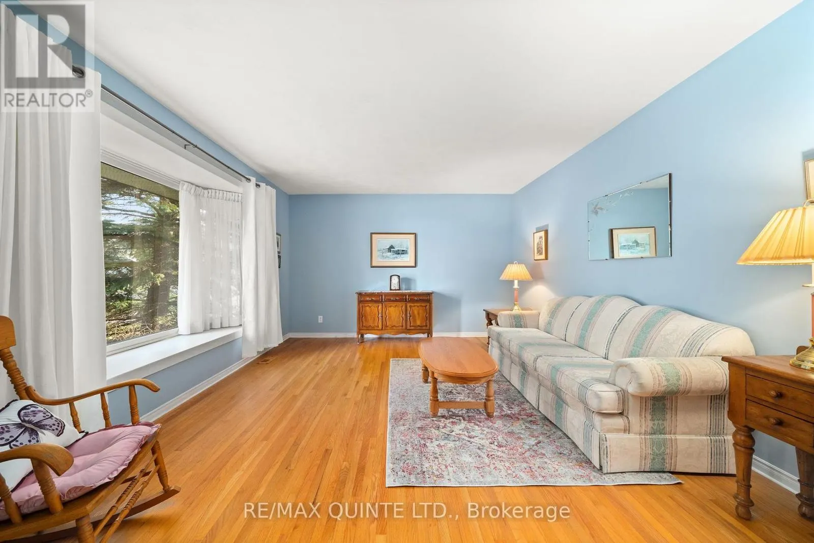 263 COLLEGE STREET W