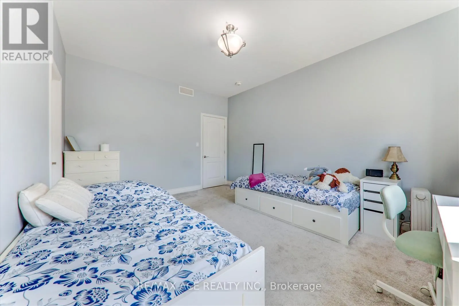 49 COVINGTON CRESCENT